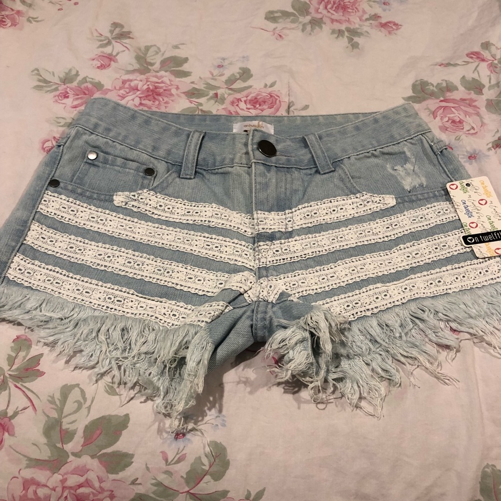 Very cute jean shorts, NWT